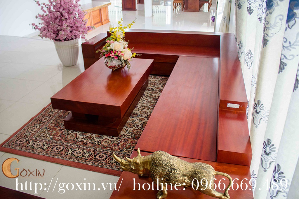 Bàn ghế gỗ nguyên khối mang đến vẻ đẹp và sự hoàn mỹ cho không gian sống của bạn. Với chất liệu gỗ nguyên khối đẹp và bền bỉ, bộ bàn ghế này sẽ là lựa chọn hoàn hảo cho những ai yêu thích thiết kế tối giản và đơn giản.