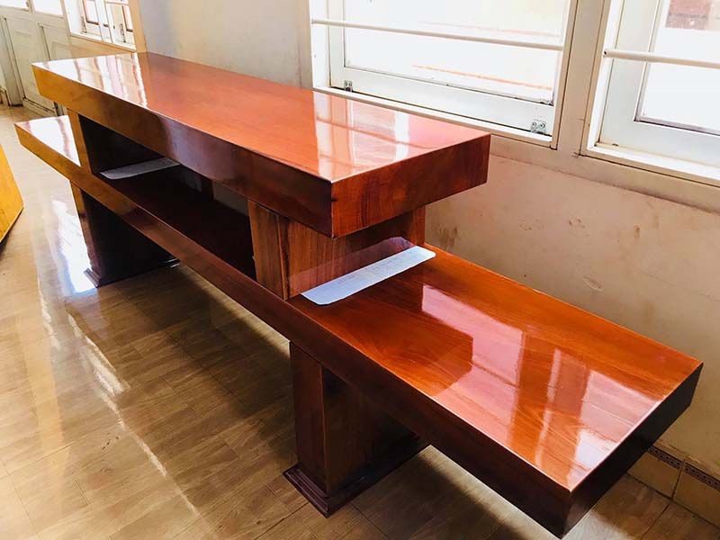 Kệ gỗ 2 tầng đơn giản được sơn bóng